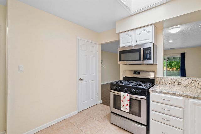 681 Stallion Road SE, Rio Rancho, NM 87124