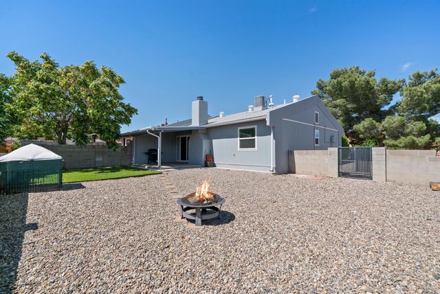 681 Stallion Road SE, Rio Rancho, NM 87124