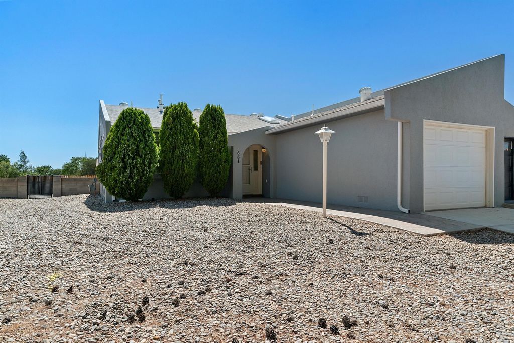 681 Stallion Road SE, Rio Rancho, NM 87124