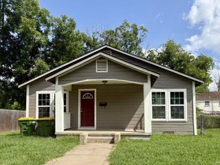 407 West Davis Street, Hearne, TX 77859