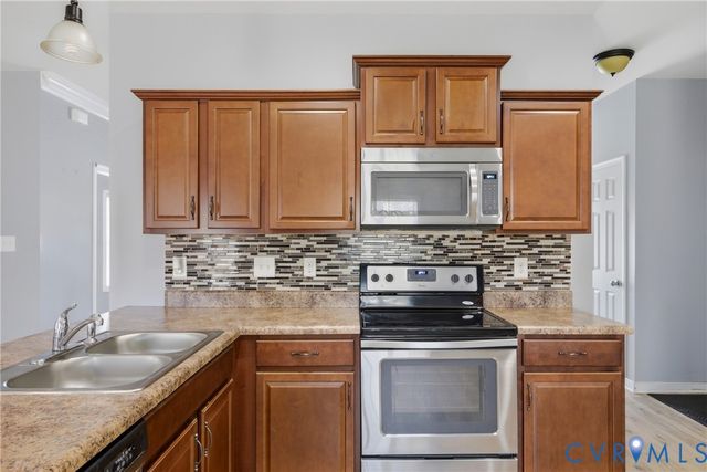 7037 Autumn Point Dr, North Chesterfield, VA 23234