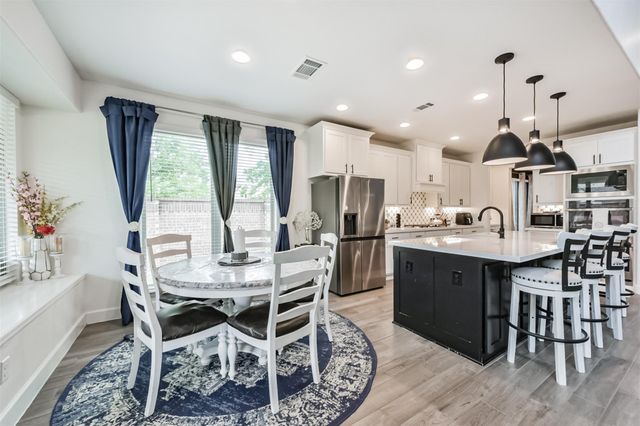 27208 Starry Oaks Drive, Magnolia, TX 77354