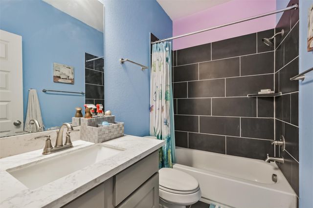 27208 Starry Oaks Drive, Magnolia, TX 77354