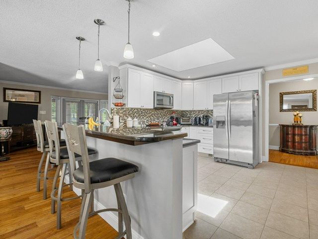 332 E Killarney Lake, Moore, SC 29369