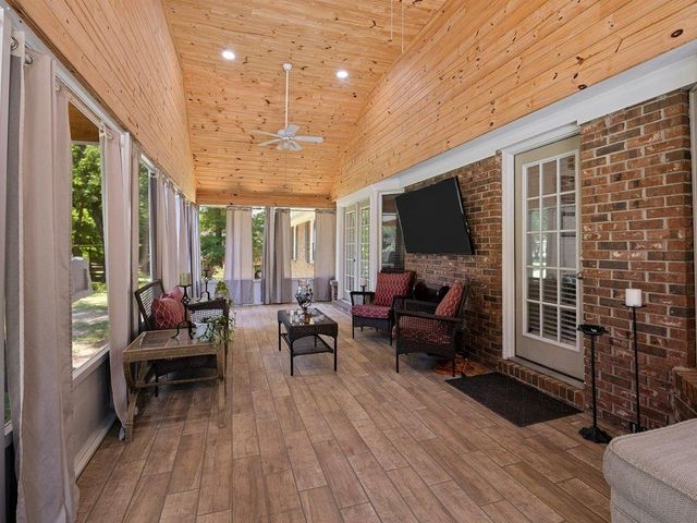 332 E Killarney Lake, Moore, SC 29369