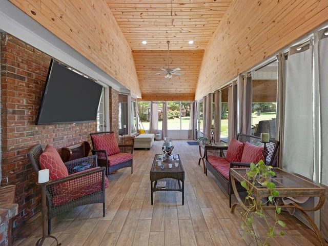 332 E Killarney Lake, Moore, SC 29369