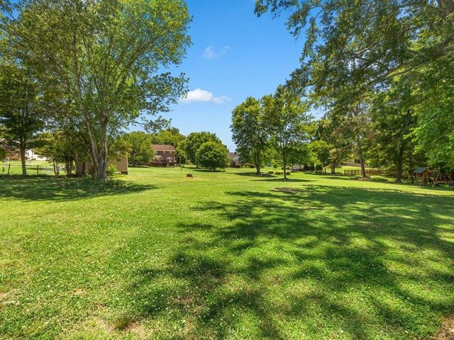 332 E Killarney Lake, Moore, SC 29369