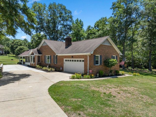 332 E Killarney Lake, Moore, SC 29369