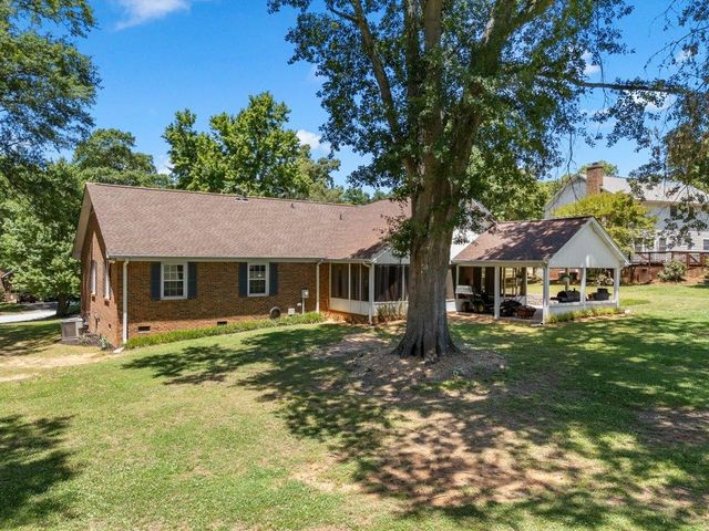 332 E Killarney Lake, Moore, SC 29369