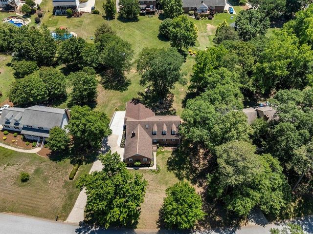 332 E Killarney Lake, Moore, SC 29369
