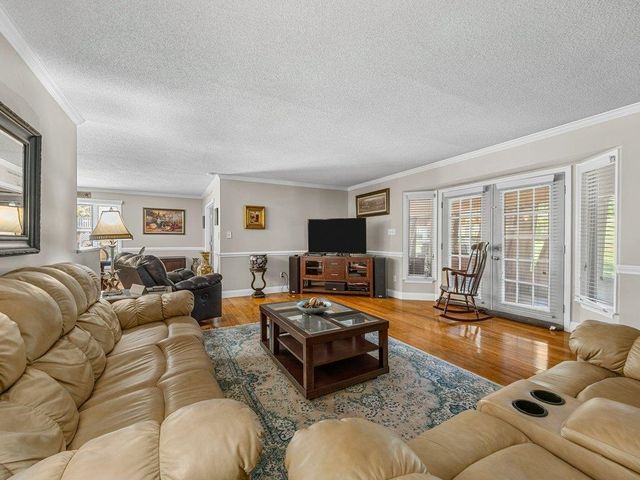 332 E Killarney Lake, Moore, SC 29369