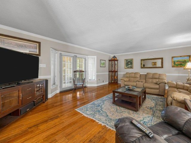 332 E Killarney Lake, Moore, SC 29369