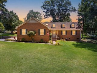 332 E Killarney Lake, Moore, SC 29369
