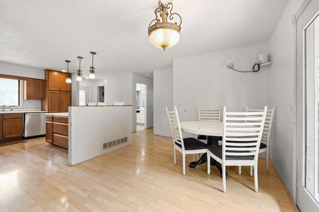 806 Parkway Drive, Saint Paul, MN 55106