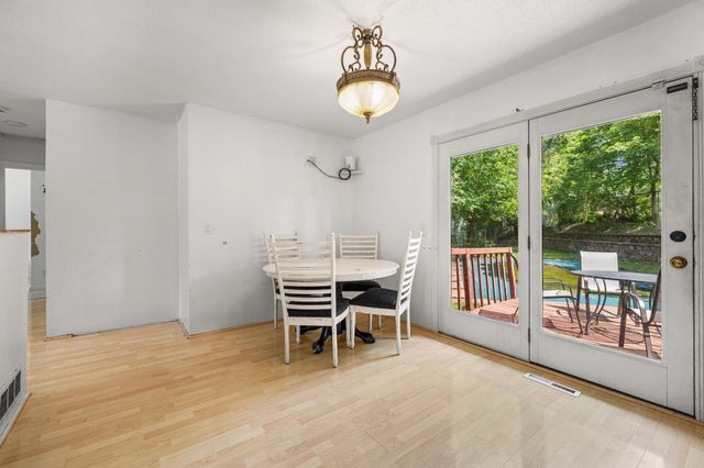 806 Parkway Drive, Saint Paul, MN 55106