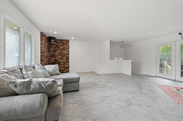 806 Parkway Drive, Saint Paul, MN 55106