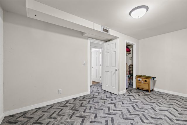 806 Parkway Drive, Saint Paul, MN 55106