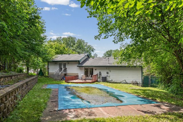 806 Parkway Drive, Saint Paul, MN 55106