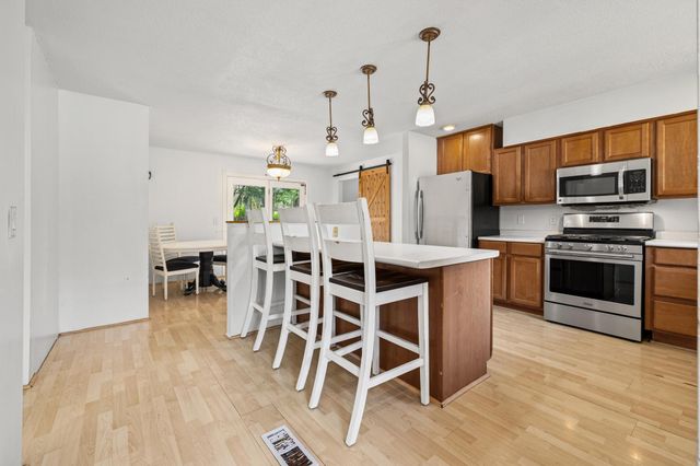 806 Parkway Drive, Saint Paul, MN 55106