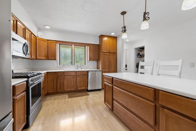 806 Parkway Drive, Saint Paul, MN 55106