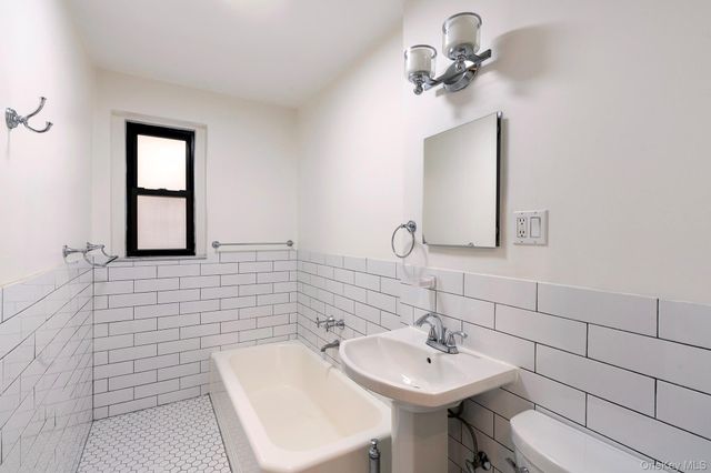 35-16 85th Street 1I, Jackson Heights, NY 11372