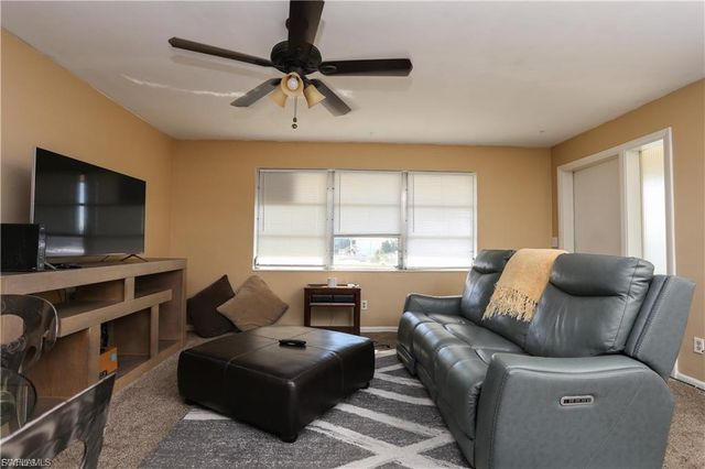4901 Victoria DR 204, Cape Coral, FL 33904