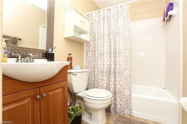 4901 Victoria DR 204, Cape Coral, FL 33904