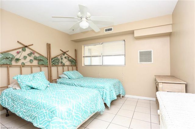 4901 Victoria DR 204, Cape Coral, FL 33904