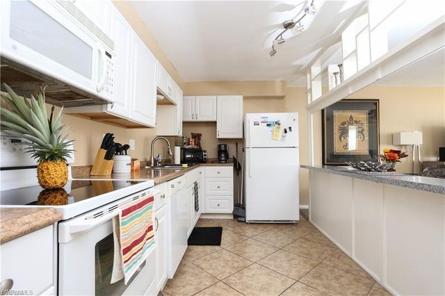 4901 Victoria DR 204, Cape Coral, FL 33904