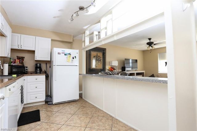 4901 Victoria DR 204, Cape Coral, FL 33904