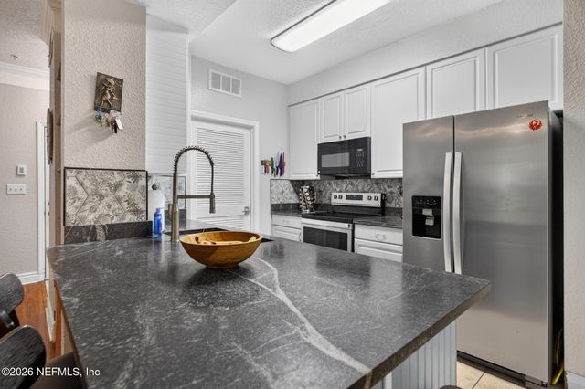 8539 GATE Parkway W 616, Jacksonville, FL 32216