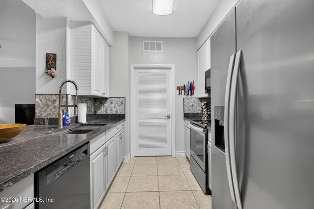 8539 GATE Parkway W 616, Jacksonville, FL 32216