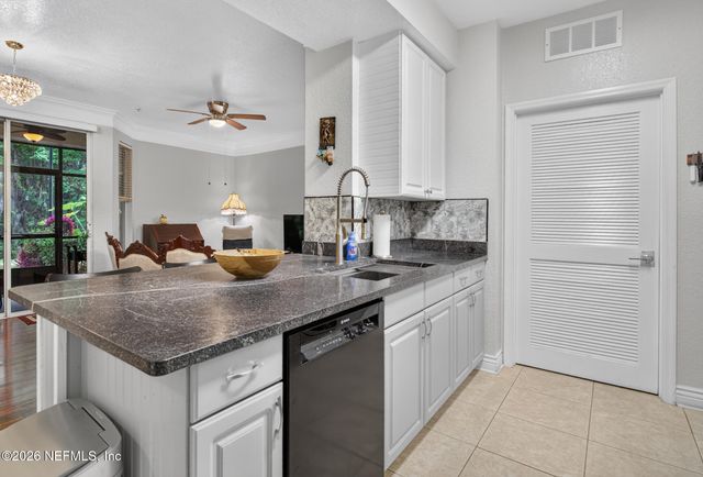 8539 GATE Parkway W 616, Jacksonville, FL 32216