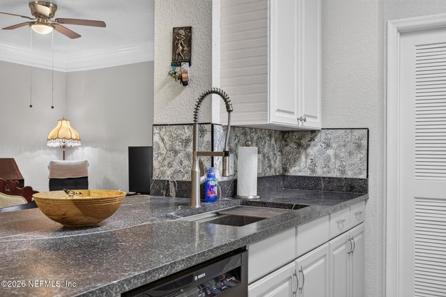 8539 GATE Parkway W 616, Jacksonville, FL 32216