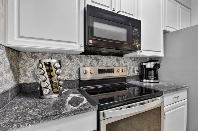 8539 GATE Parkway W 616, Jacksonville, FL 32216