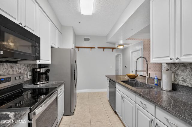 8539 GATE Parkway W 616, Jacksonville, FL 32216