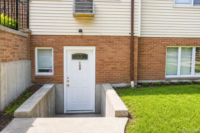7 Stropkov Court 104, Monroe, NY 10950