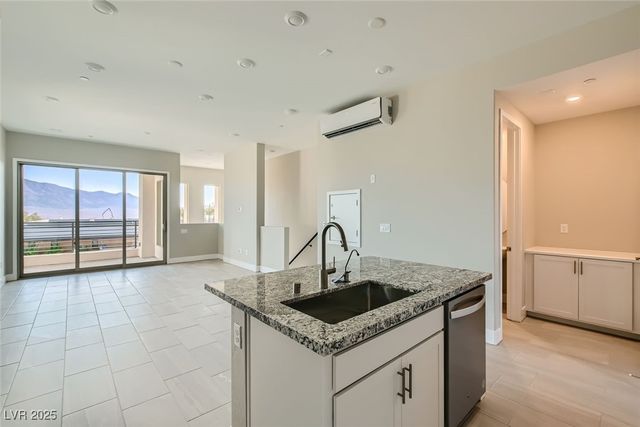 10005 Hematite Place 3, Las Vegas, NV 89143