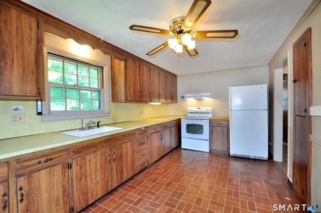 10 Lennox Avenue, Windsor, CT 06095