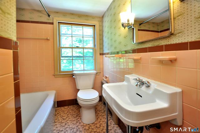10 Lennox Avenue, Windsor, CT 06095