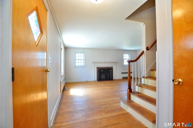 10 Lennox Avenue, Windsor, CT 06095