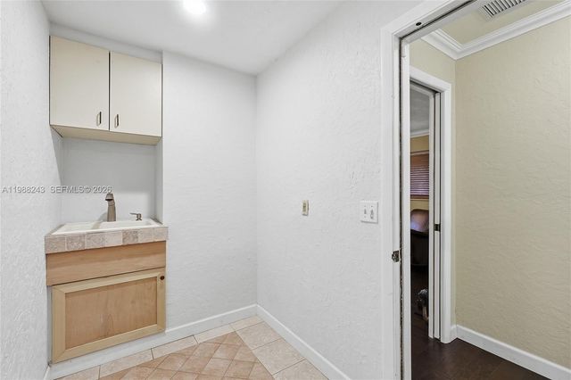1625 Sunkist Way, Fort Myers, FL 33905