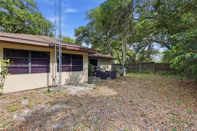 1625 Sunkist Way, Fort Myers, FL 33905
