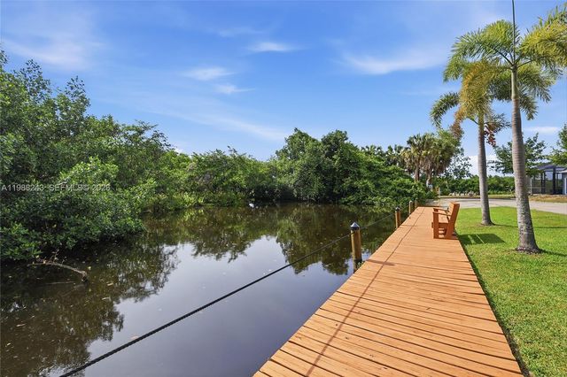 1625 Sunkist Way, Fort Myers, FL 33905