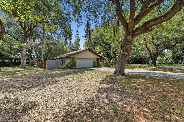 1625 Sunkist Way, Fort Myers, FL 33905