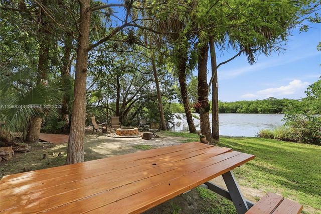 1625 Sunkist Way, Fort Myers, FL 33905