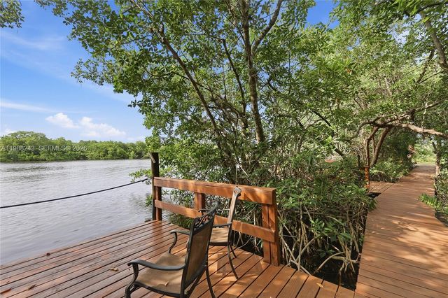 1625 Sunkist Way, Fort Myers, FL 33905