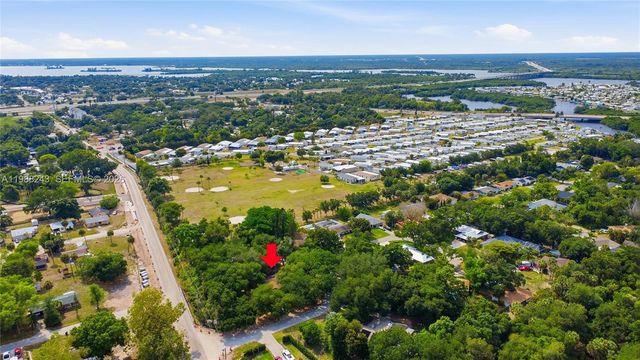 1625 Sunkist Way, Fort Myers, FL 33905