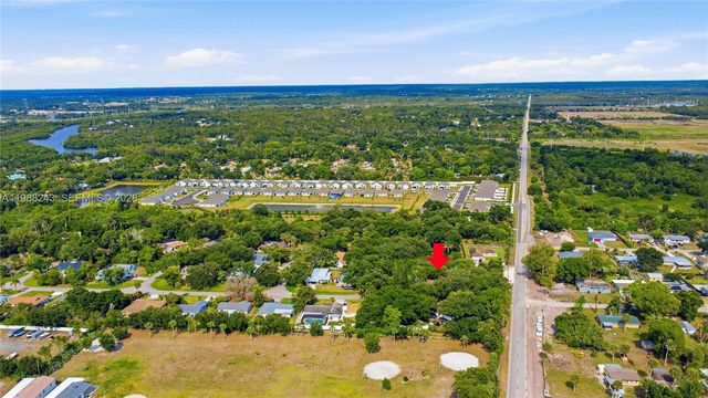 1625 Sunkist Way, Fort Myers, FL 33905