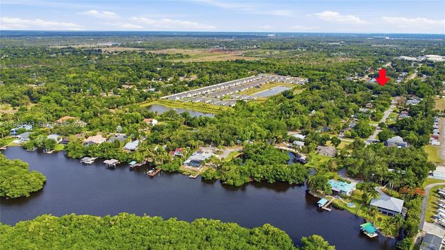1625 Sunkist Way, Fort Myers, FL 33905